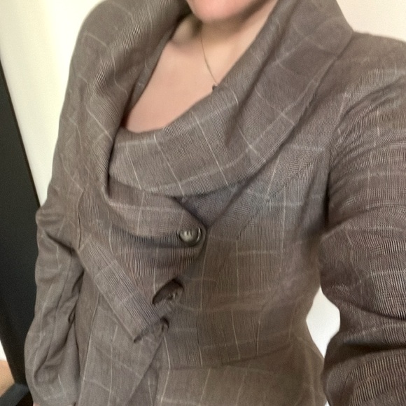 Gorgeous brown plaid ruffle front peplum scoop collar blazer - US 12 - Picture 5 of 9